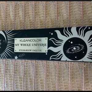 Eyeshadow palette 🪐